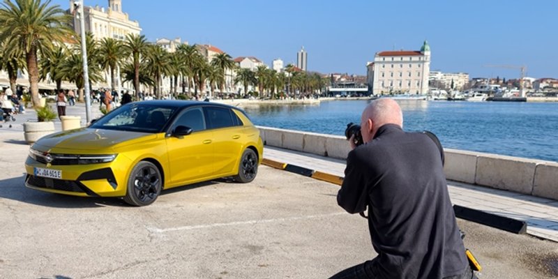 FOTOGALERIJA Žuta Opel Astra zablistala na splitskoj Rivi
