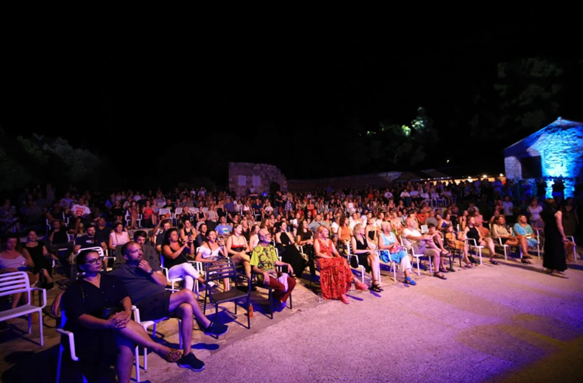 Hvar slavi Svjetski dan glazbe atraktivnim otvorenjem 64. Hvar Summer Festivala uz 3D svjetlosne projekcije i Festivalski orkestar