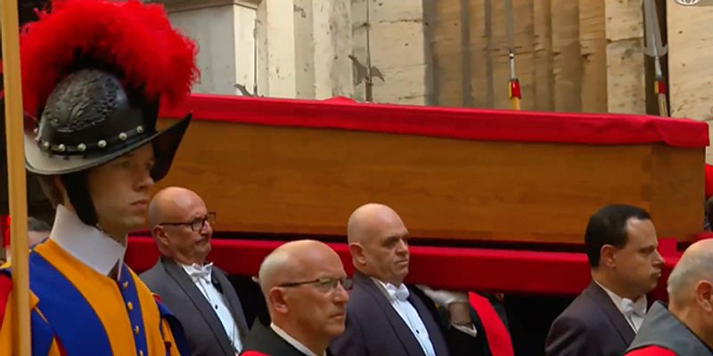 VIDEO Papino tijelo premješteno u Baziliku sv. Petra