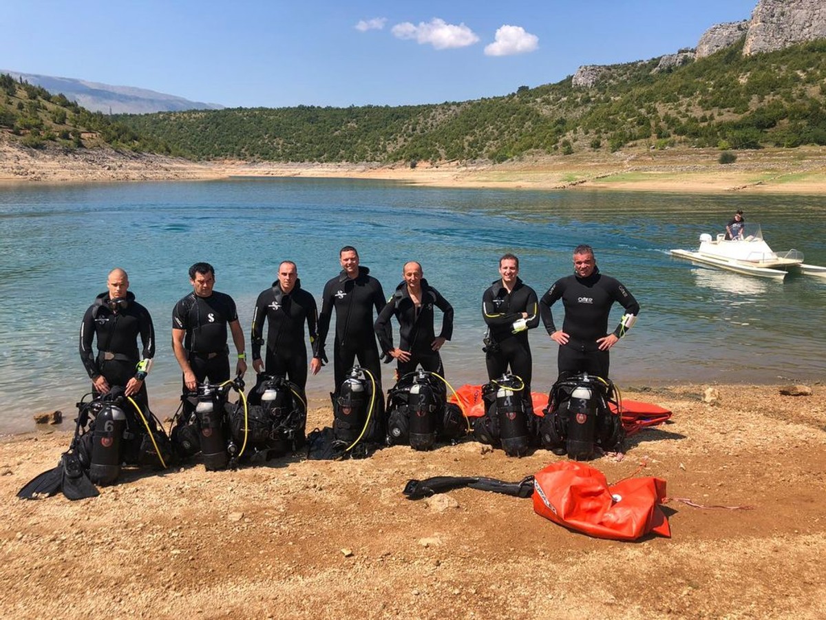 Ronioci izvukli auto iz Peručkog jezera