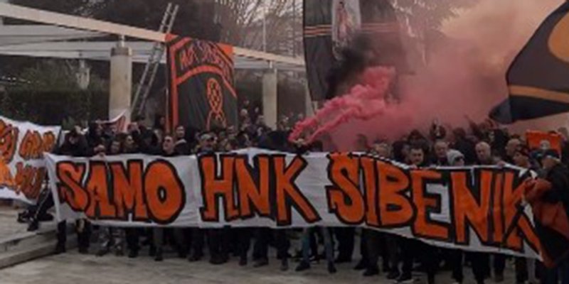 VIDEO Prosvjed Šibenčana: 'Pravi hajdukovci nam daju potporu, zaplješćimo tome slobodno, nemojte se toga bojati' 