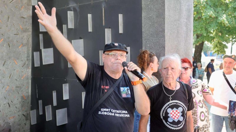 FOTO/VIDEO Keleminec i ekipa u Kninu vikali 'Za dom spremni': 'Ne bojimo se!'