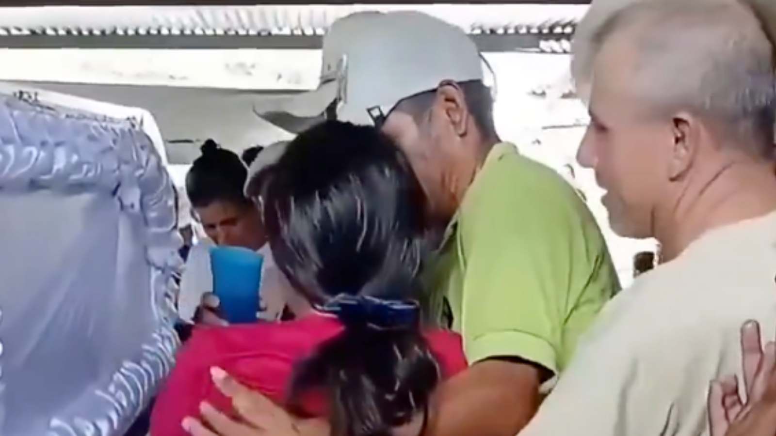 VIDEO Djevojčica se usred bdjenja digla u lijesu! Prizori koje su snimili ožalošćeni su šokantni