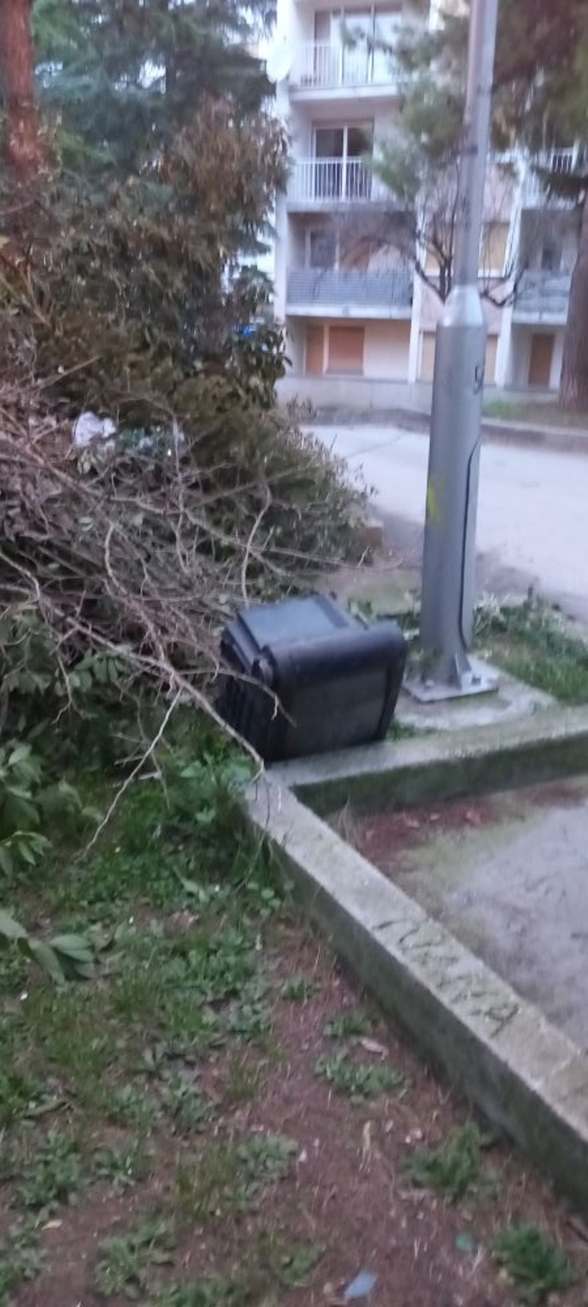 SPLIĆANIN REVOLTIRAN 'Ovo su ostavili stanari. Tko bi ovo sad trebao odvesti'