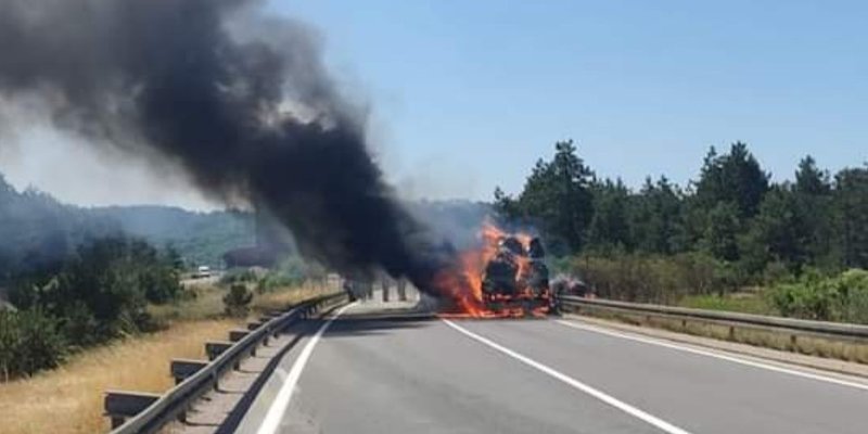 BUKTINJA KRAJ UDBINE Zapalio se šleper s balama sijena