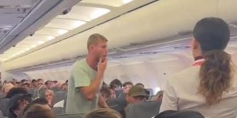 DRAMA NA LETU IZ ZADRA Britanac pod utjecajem opijata pokušao otvoriti vrata aviona