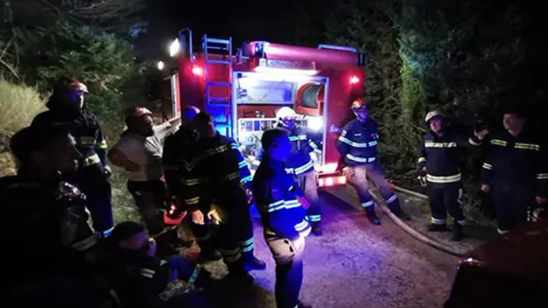U Splitu gorio rasvjetni stup, u Svinišću šuma