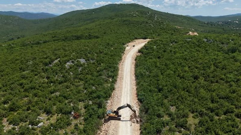 RADOVI NAPREDUJU Nova prometnica prema Lećevici dobiva svoje obrise