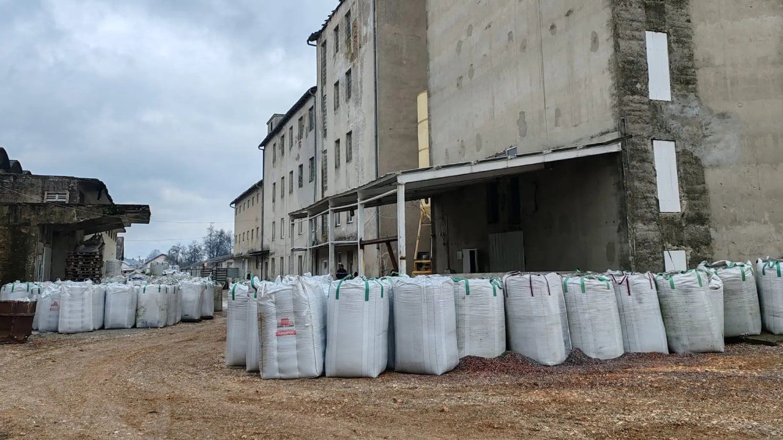 OGLASILA SE CEMENTARA: Otkrili su što će napraviti s oko 300 tona otpada iz Gospića