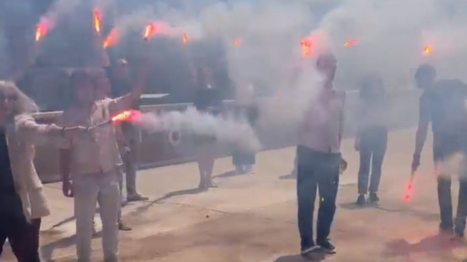 VIDEO Studenti bakljadom i hajdučkom pjesmom dočekali novog rektora