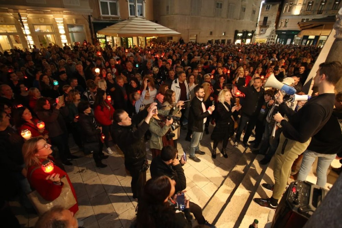 Prosvjed na Pjaci protiv covid mjera | foto: Veljko Martinović