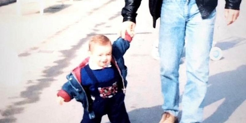 Poznati Splićanin prisjetio se 1992. Možete li prepoznati dječaka na fotografiji?