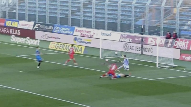 VIDEO Nakon Jadranskog derbija otišao je na 'hlađenje’, a ovom odlukom naljutio je nogometaše Varaždina