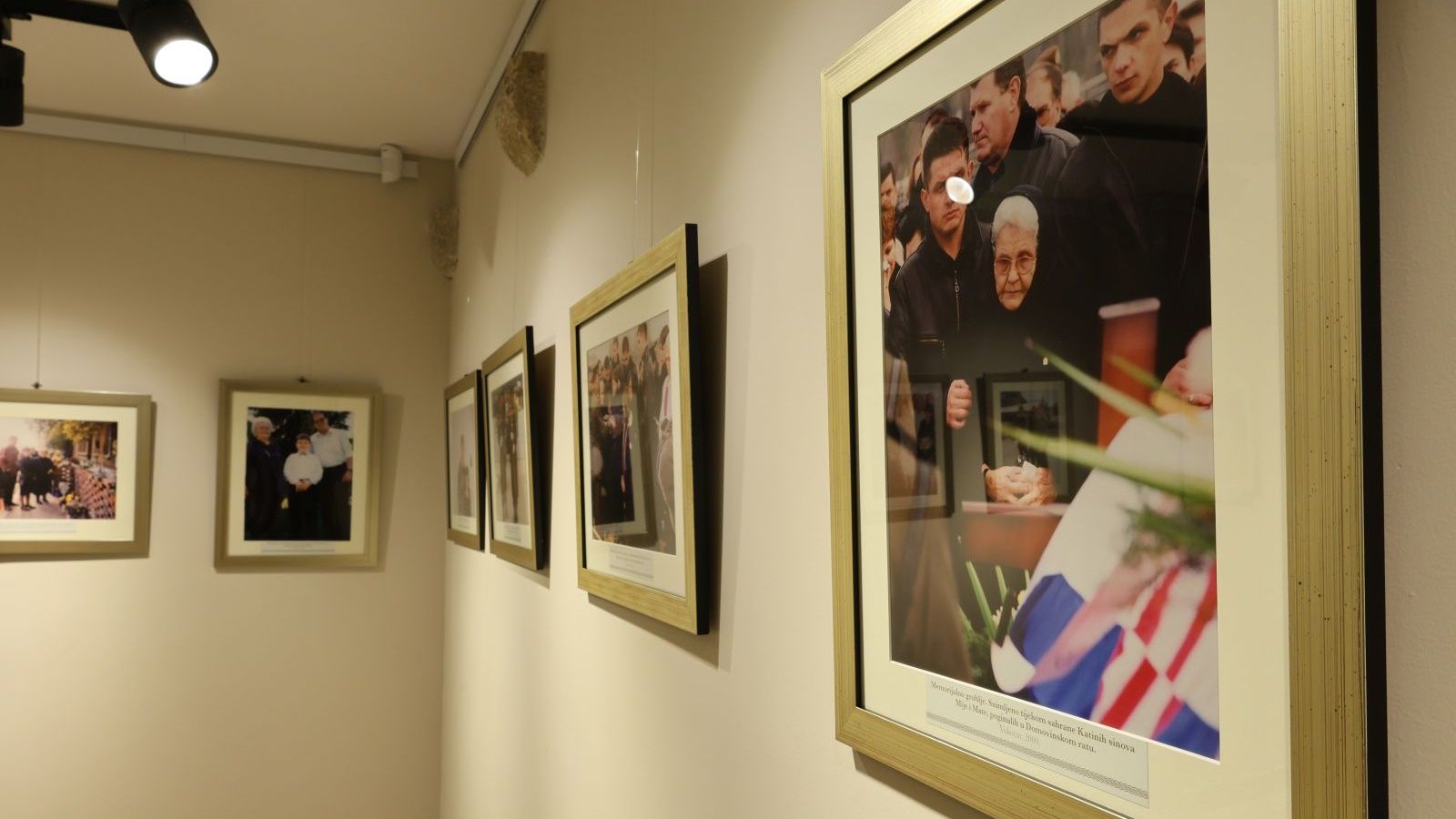 POTRESNA I PONOSNA OBITELJSKA PRIČA U MUZEJU GRADA SPLITA Otvorena izložba 'Kata Šoljić – majka četvorice junaka Domovinskog rata'