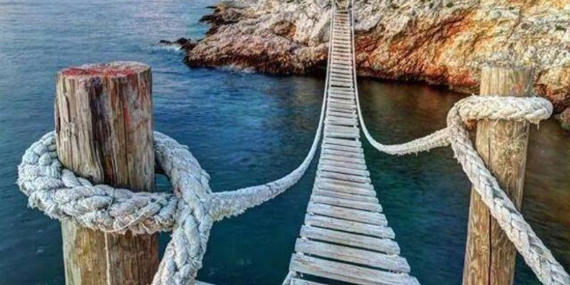 NESTALA POPULARNA ATRAKCIJA: Srušen drveni viseći most ispod štinjanske utvrde Punta Christo
