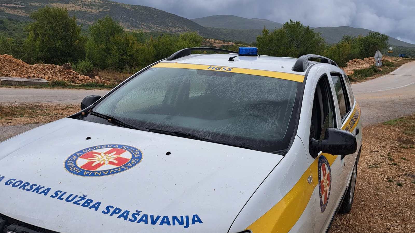 HGSS pokrenuo potragu na području Dugopolja, mještani i rodbina pronašli 16-godišnjaka