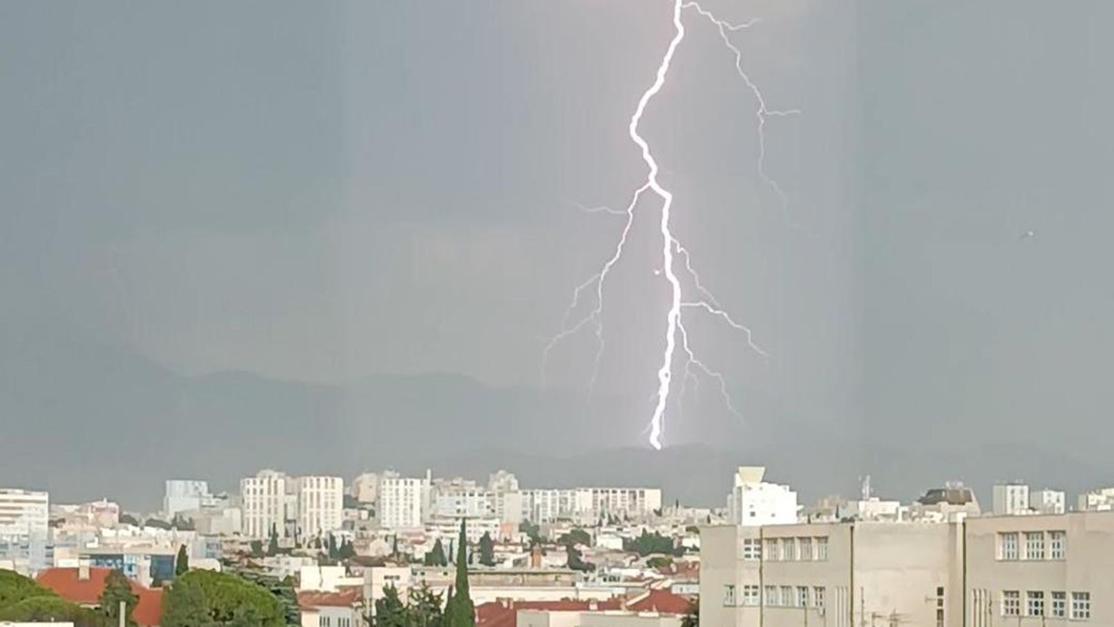 ZBOG NEVREMENA 'Žurne i komunalne službe su na terenu!'