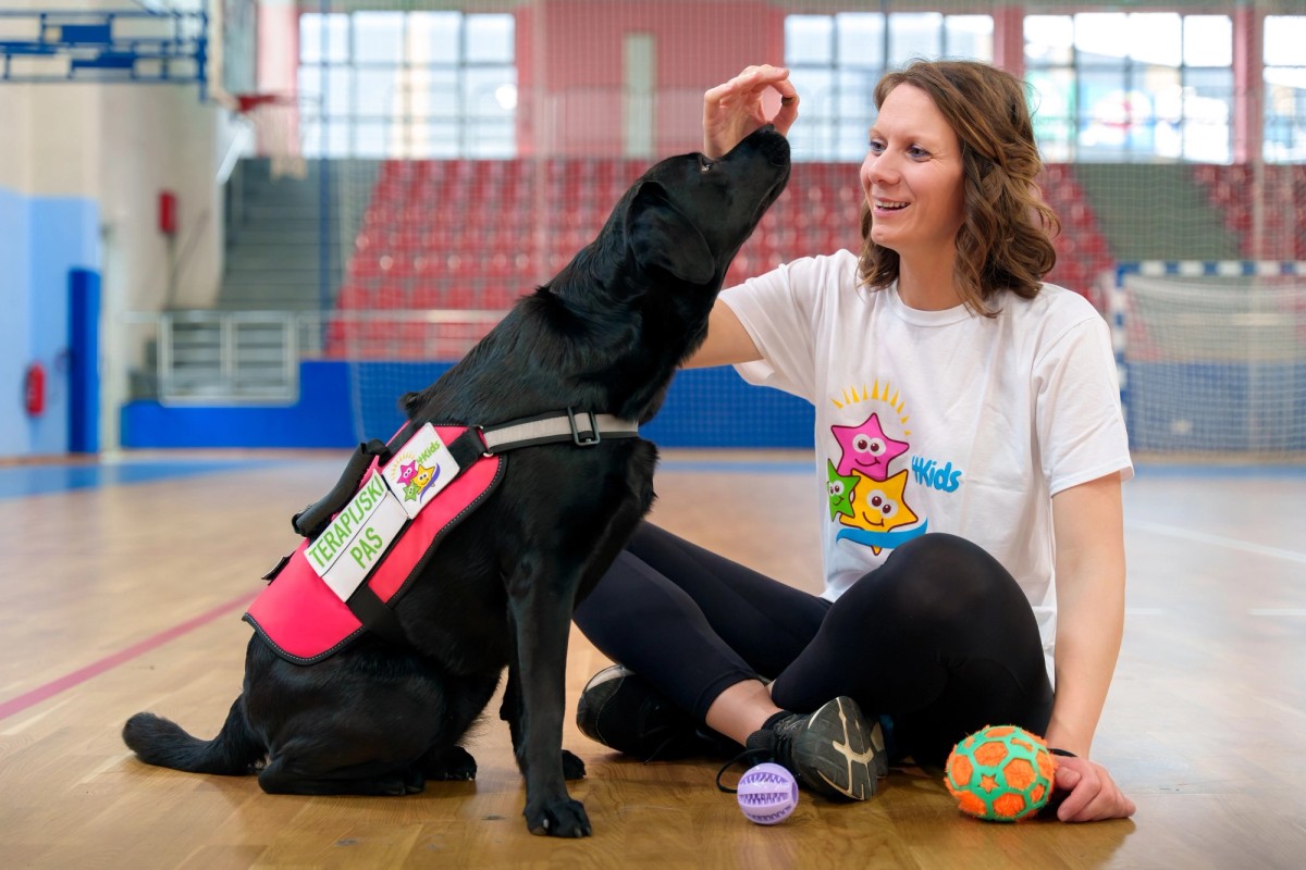 Terapijski pas Tira osvaja srca Makarske: Prvih šest mjeseci uspješnog rada