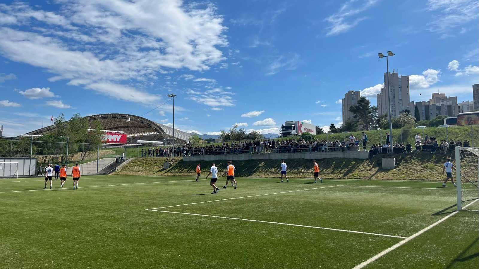 FOTO/VIDEO Golovima za one bez doma: Humanitarni derbi Marulićevaca i udruge MoSt