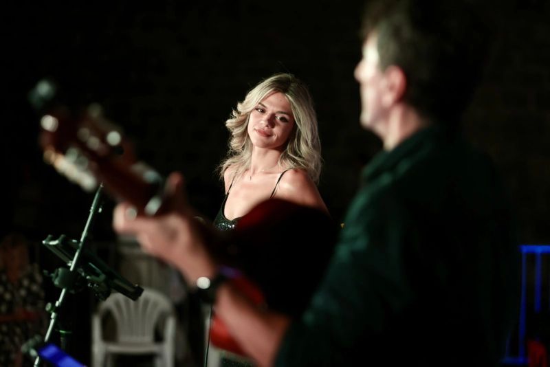 FOTO/VIDEO Splićani uživali u glazbenoj večeri ispred HNK: Acoustic Touch održao koncert