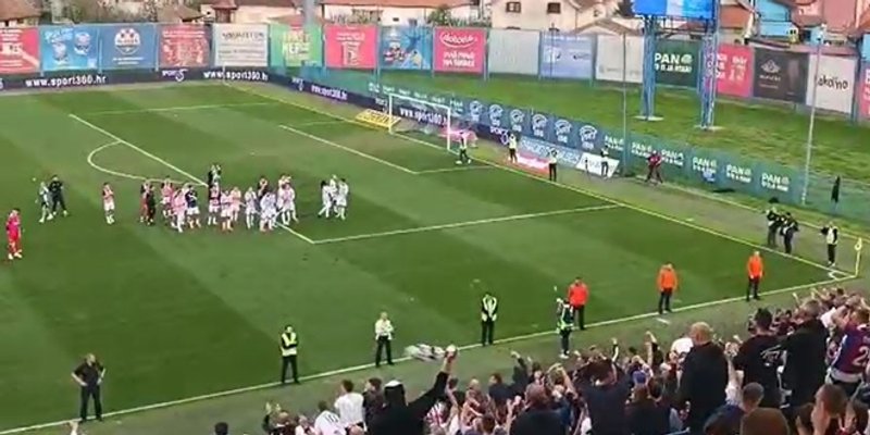 VIDEO Veličanstvena fešta, pogledajte kako je Torcida ispratila igrače Hajduka nakon važne pobjede!