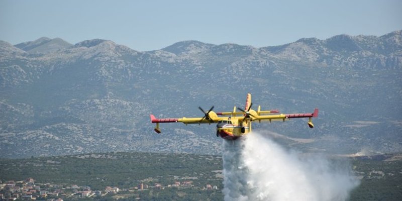 GORI U DALMACIJI Zračne snage gase u Splitsko-dalmatinskoj i Šibensko-kninskoj županiji