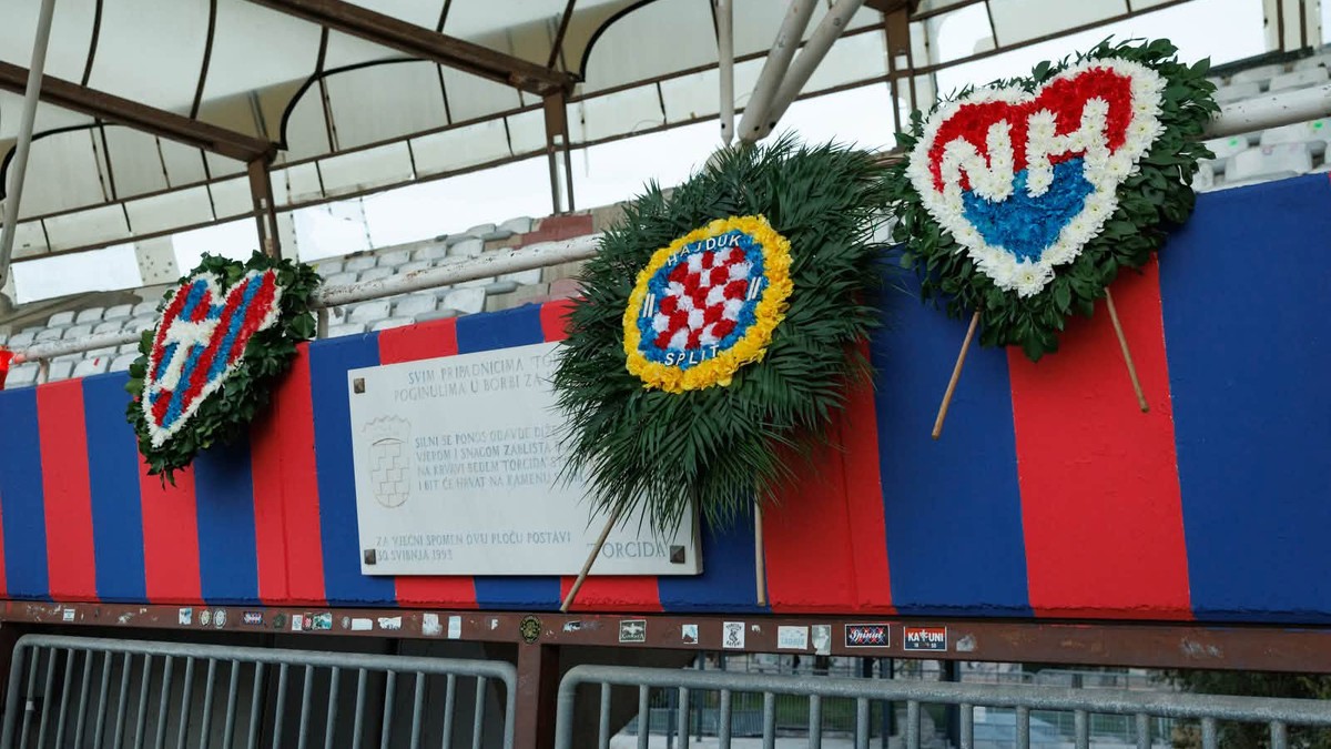 Položeni vijenci i upaljene svijeće u čast pripadnicima Torcide koji su poginuli u Domovinskom ratu