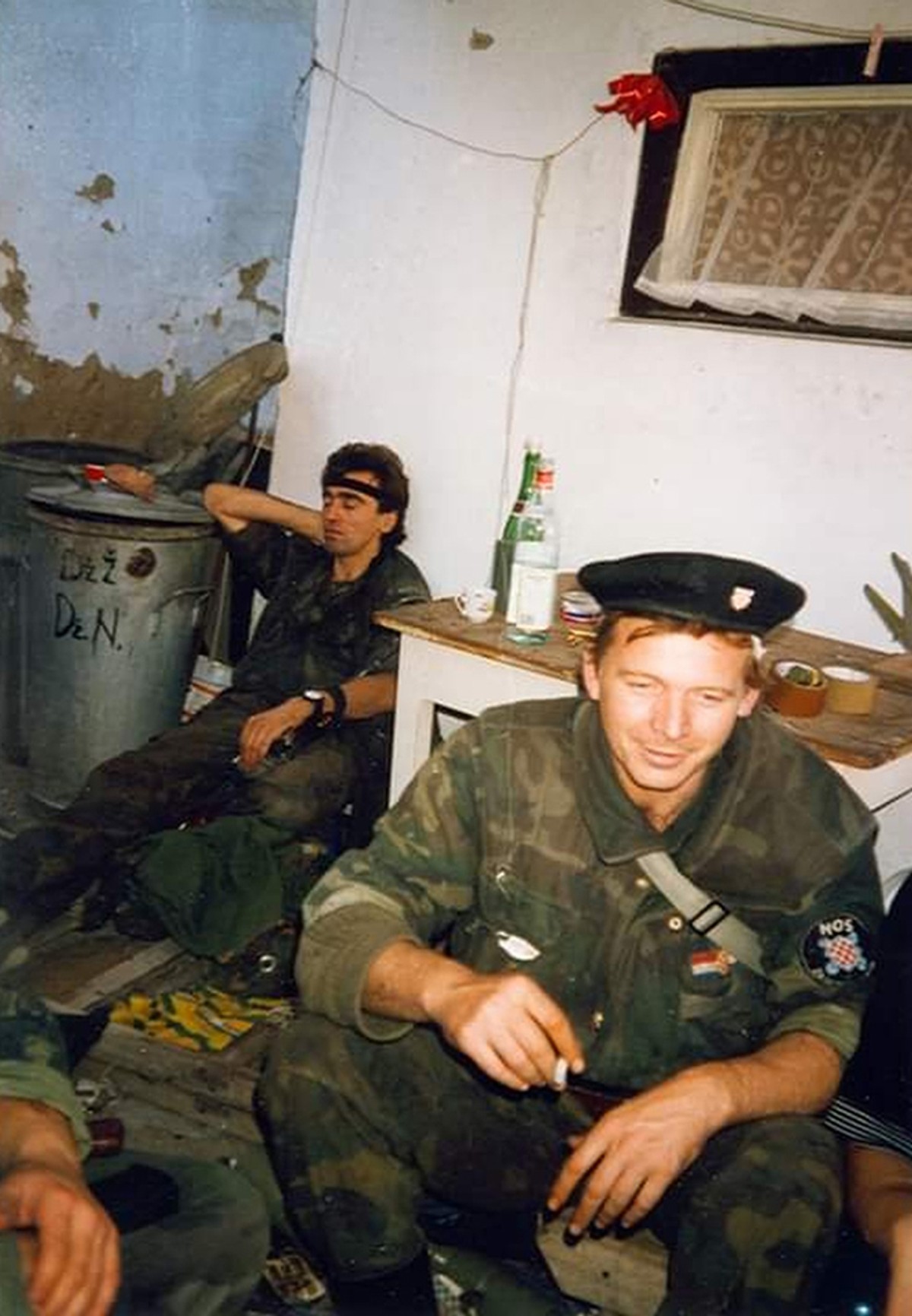 PRIČA NIKICE BURIĆA - SAMOBORCA Vukovarski suborci su ga zvali 'samostalna satnija', a plakali su kada im je naredio da idu u proboj bez njega