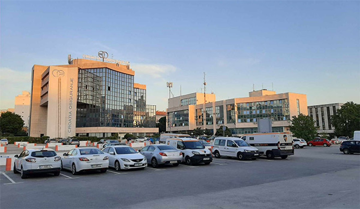 DI JE ZAPELO? Trg koji nije trg i planovi koji služe da propadnu