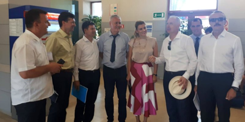 RADNI SASTANAK U VAGONU: Razgovaralo se o željeznici koja će povezati Resnik s Trajektnom lukom