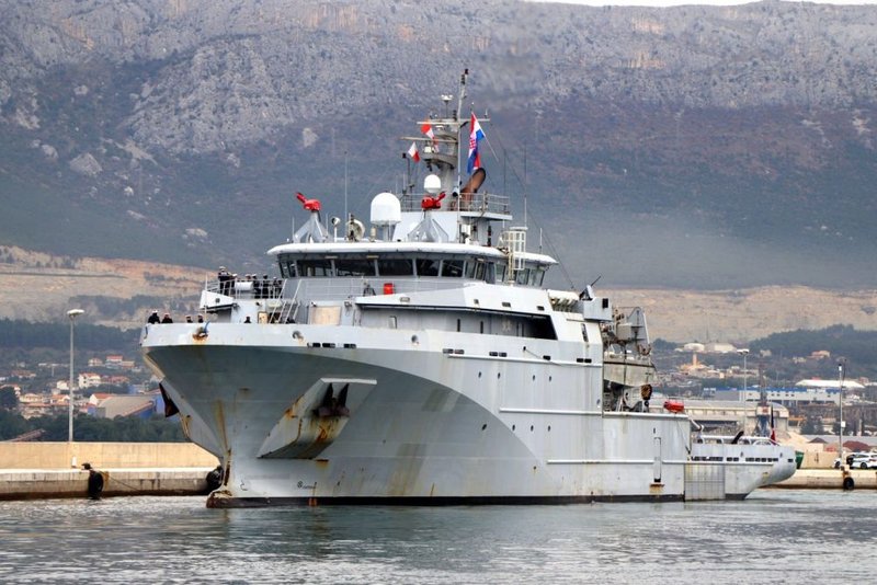 FOTO: Francuski ratni brod uplovio u Loru