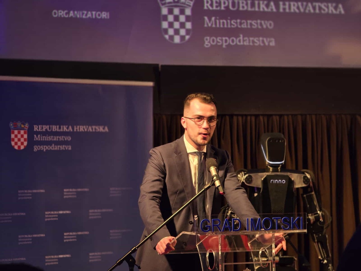 Robot Rino vodio poduzetničku konferenciju, isplivali zanimljivi podaci: 'Novih 100 obrta u Imotskom'