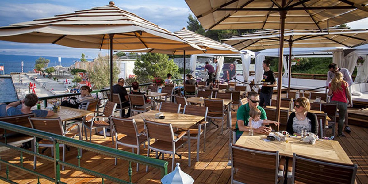 Idemo na Bačvice: Beach&Booze bar donosi dnevne partyje, koji Splitu nedostaju