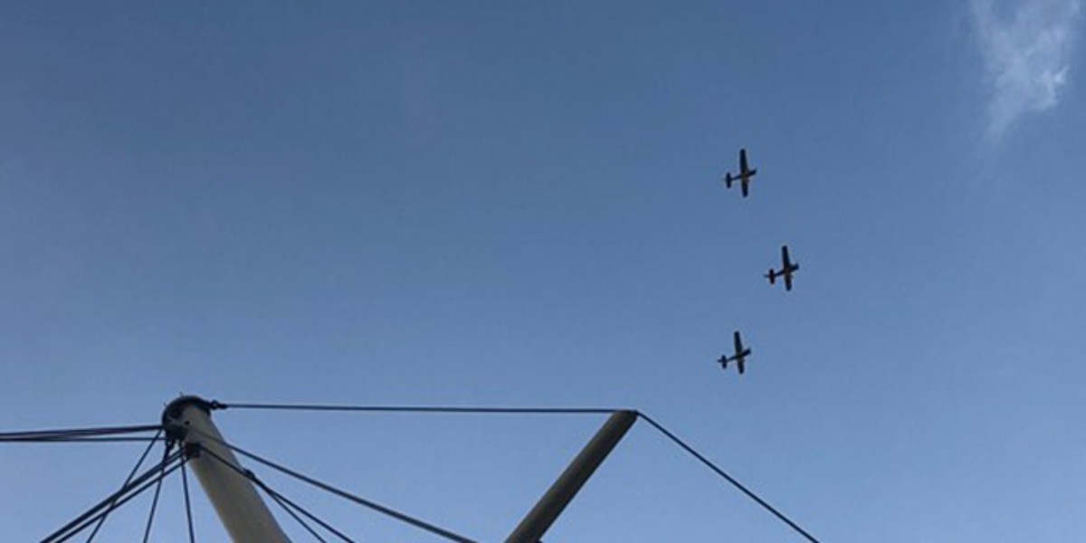 UŽIVO ISPRAĆAJ OLIVERA: Katamaran se otisnuo od obale uz pjesmu 'Vela Luka', brojni brodovi ga ispratili iz splitske luke