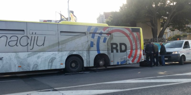 Prometovom autobusu pukla guma