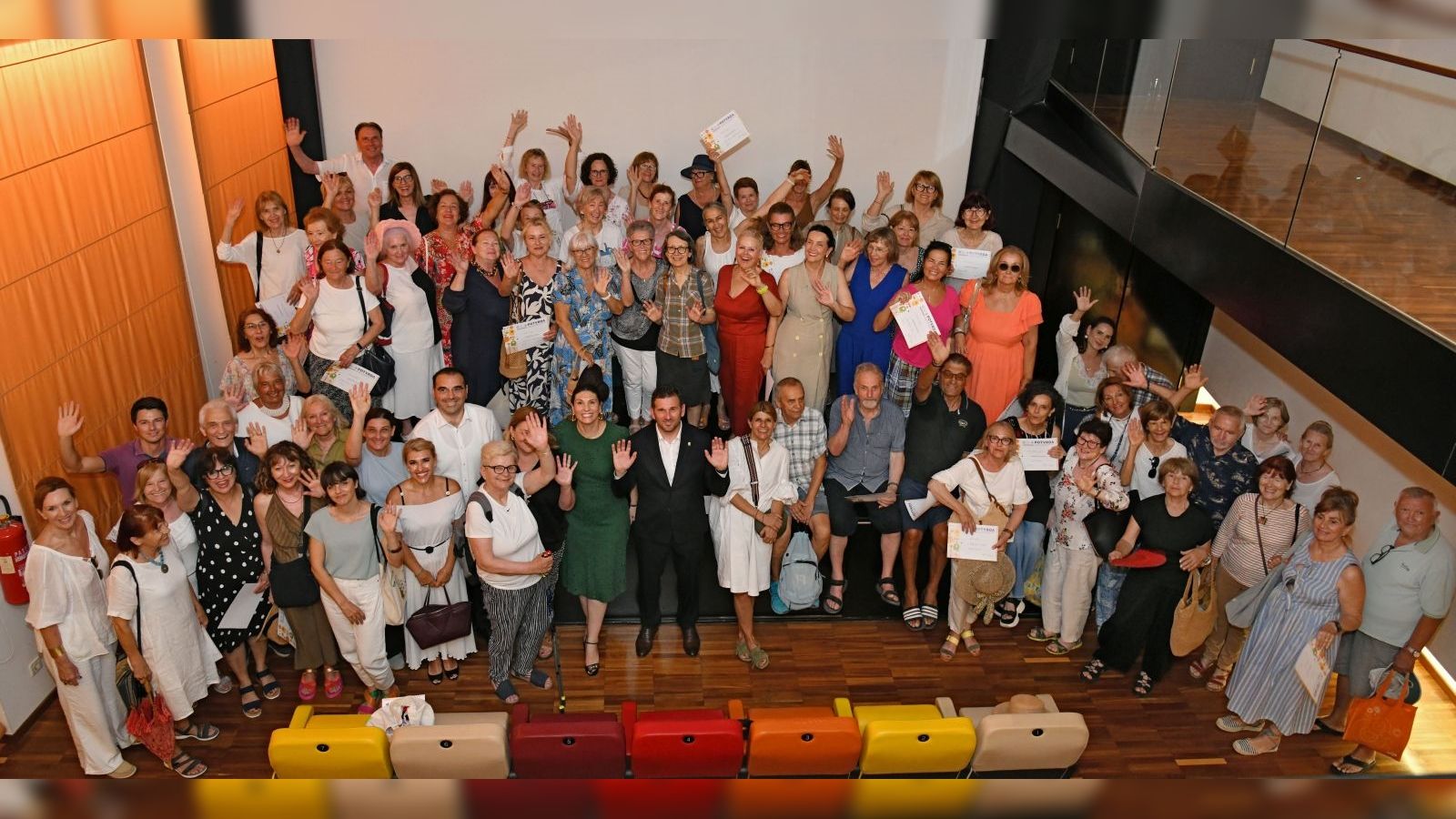 FOTOGALERIJA Polaznicima uručene potvrde Sveučilišta za treću životnu dob