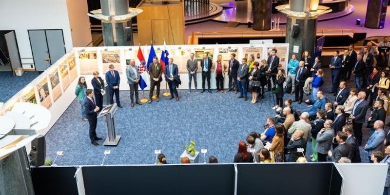 Ressler u EU parlamentu ugostio hrvatske pčelare: 'Zaštita pčela iznimno je važna za očuvanje okoliša i ljudskog zdravlja'