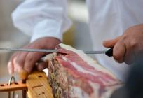 Kakva će to biti gozba u Drnišu! Uz pršut nudit će se pedoče, fiš, čobanac, ušice i nožice