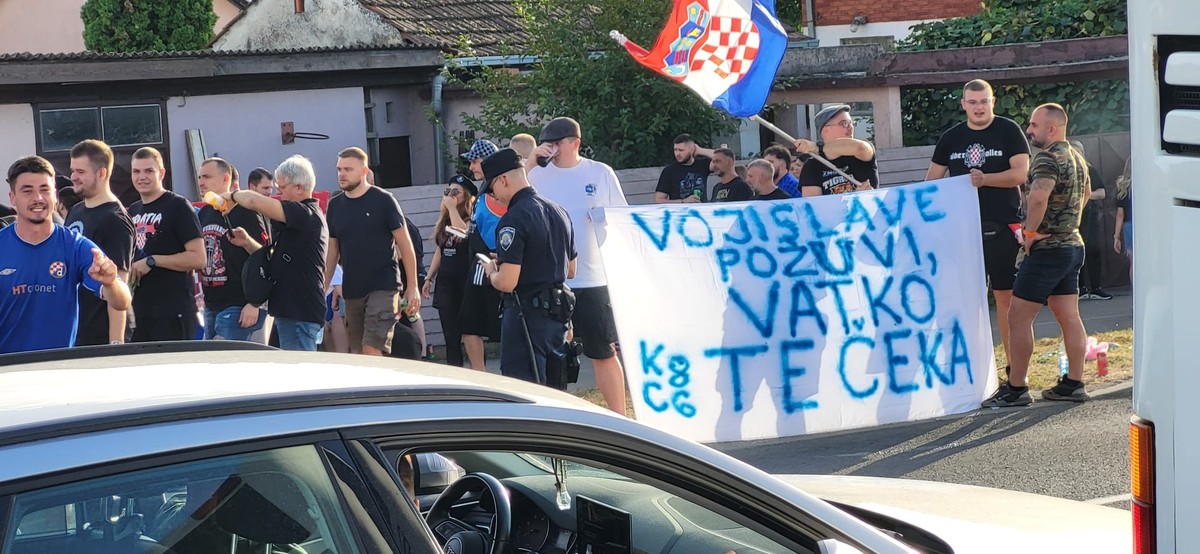 Ruganje na račun ratnih zločinaca: 'Vojislave, Vatko te čeka'