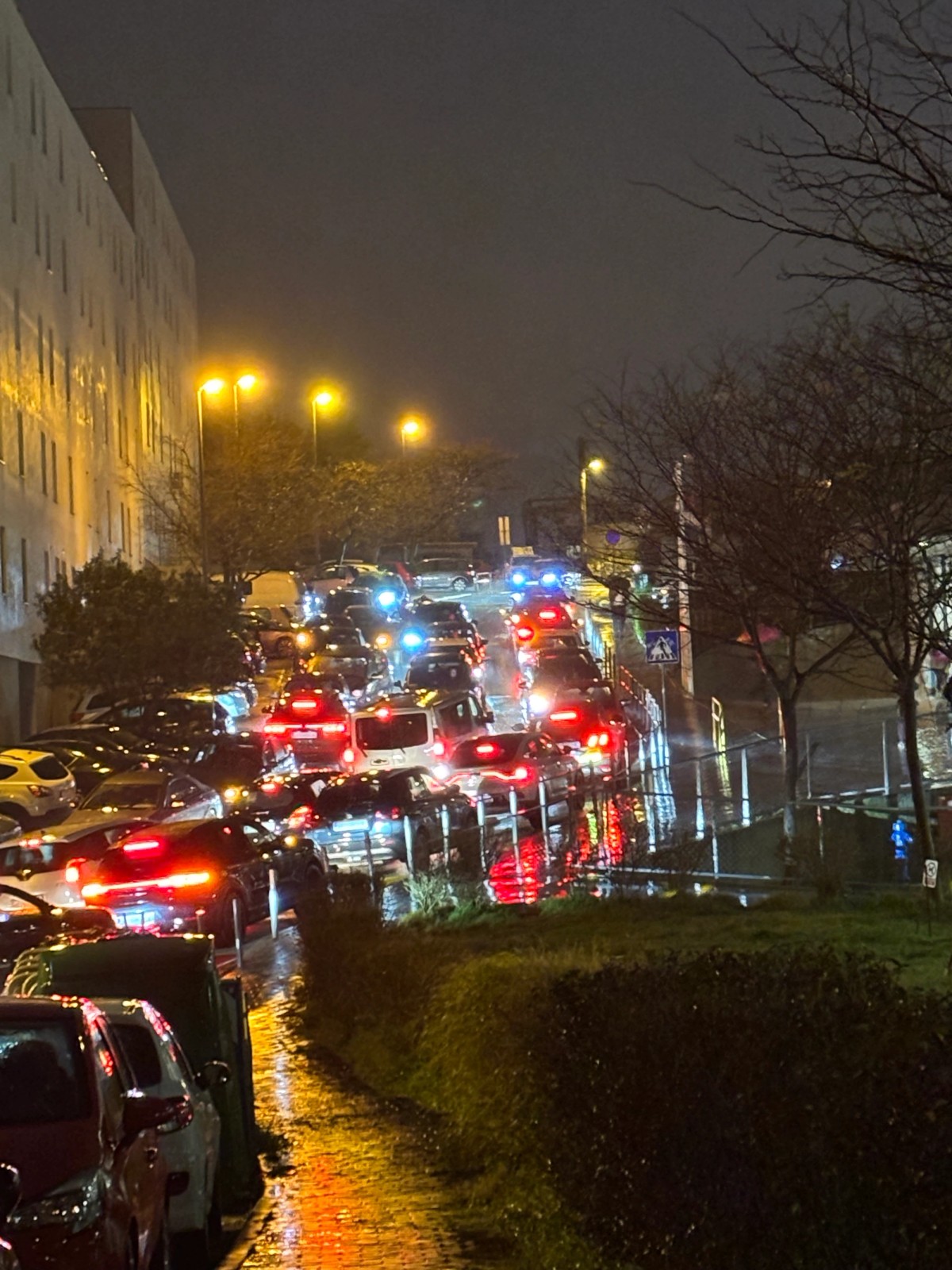 Pogledajte stanje ispred škole na Pazdigradu