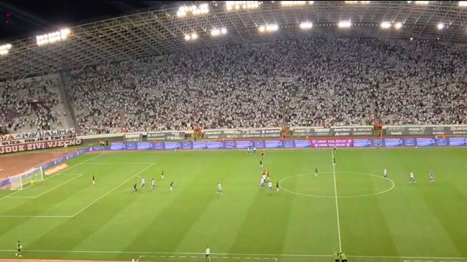 VIDEO: Pogledajte kako su navijači ispratili 'bijele' nakon prolaska u play-off