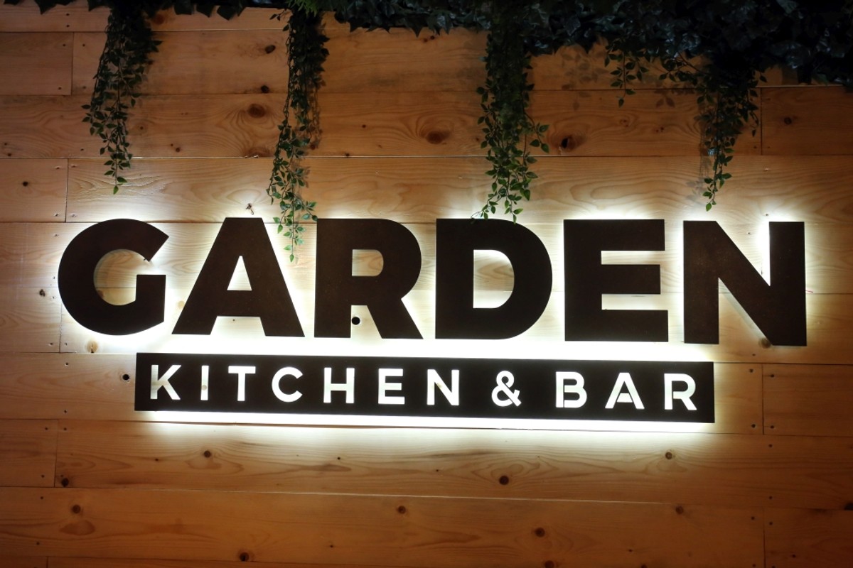 Kitchen & bar Garden