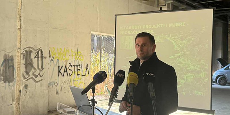 Šuta komentirao hotel Zagreb, prozvao i bivšu vlast da zloupotrebljava javni prostor zbog taštine