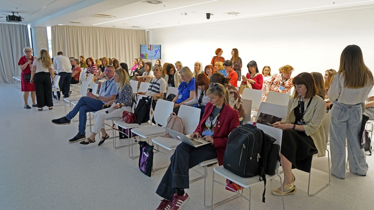 ŠTO KAD ARHITEKTI ODU... Održan dvodnevni međunarodni knjižničarski skup s vrsnim izlagačima, panelistima i odličnim šoltanskim domaćinima
