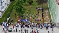 FOTOGALERIJA: U OŠ Marka Marulića otkrivene drvene skulpture Gospe Sinjske, Alkara i Alkarskog momka