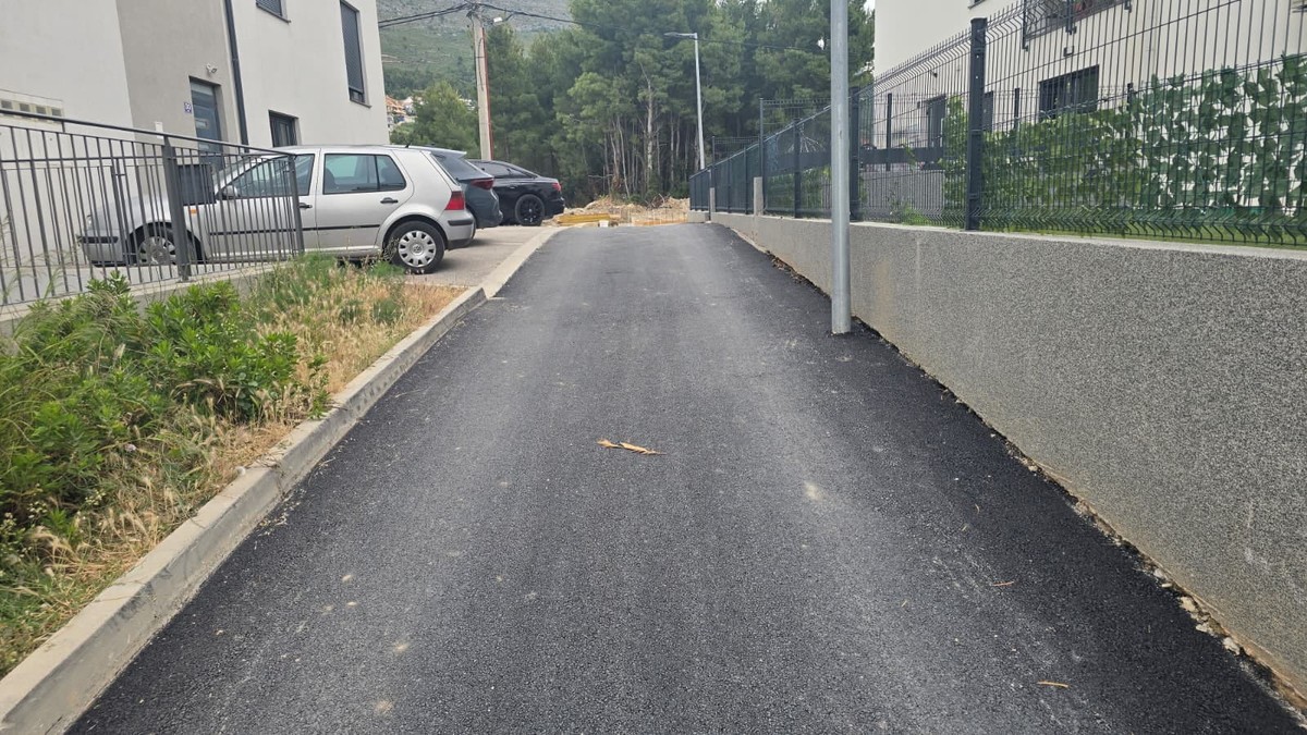 FOTO Dio Strožanca dobio novu kanalizaciju, infrastrukturne vodove i završni sloj asfalta