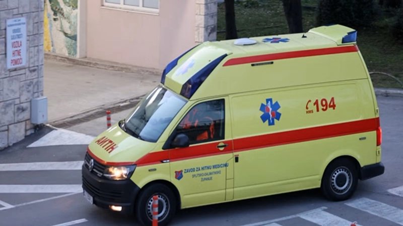 TEŠKA PROMETNA NA CESTI SOLIN - KLIS Stradao motociklist