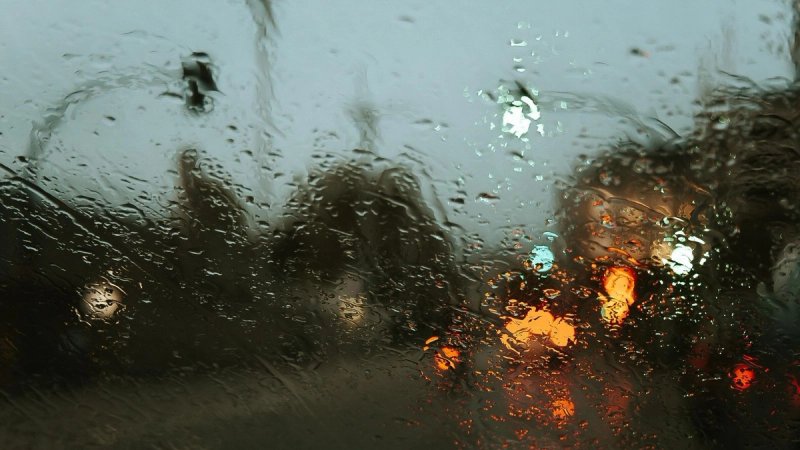 HAK UPOZORAVA Oprezno na mokrim i skliskim cestama