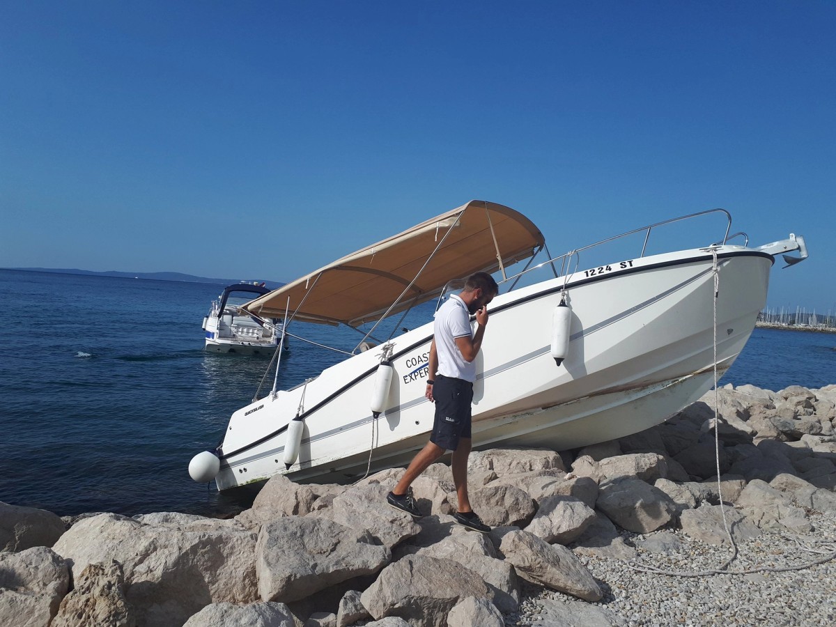 Gliser na Trsteniku izletio na stijene