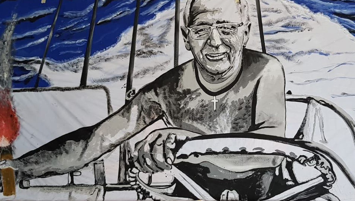 UŽIVO ISPRAĆAJ OLIVERA: Katamaran se otisnuo od obale uz pjesmu 'Vela Luka', brojni brodovi ga ispratili iz splitske luke